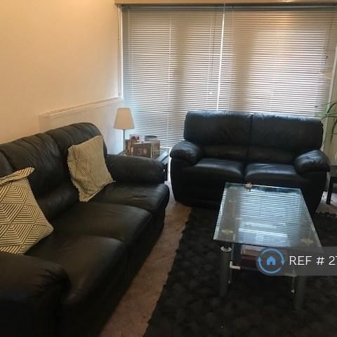 1 bedroom in a house share to rent - Photo 1