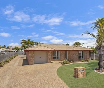 3 BEDROOM UNIT WITH FULLY FENCED YARD, AND GARAGE - Photo 5