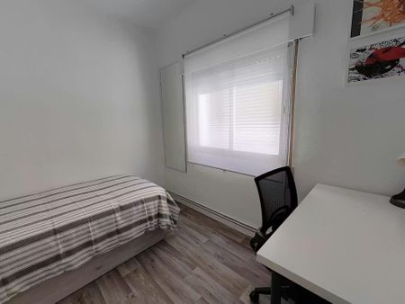 Calle de Cayetano Pando, Madrid, Community of Madrid 28047 - Photo 4