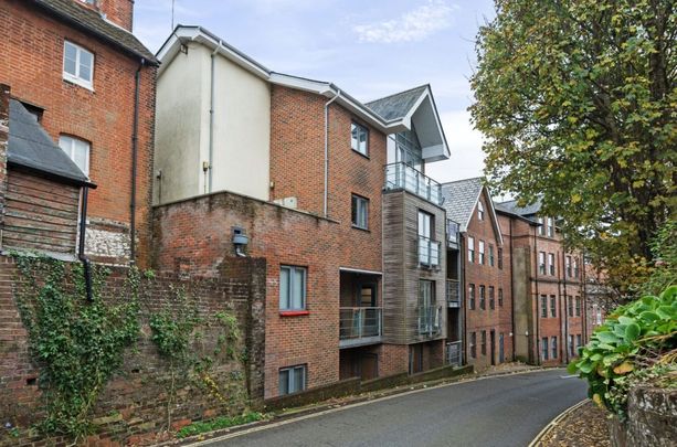 2 Bedroom - Highcliffe Road, Winchester - Photo 1