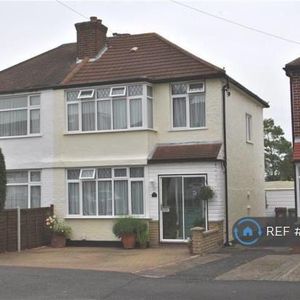 3 bedroom semi-detached house to rent - Photo 2