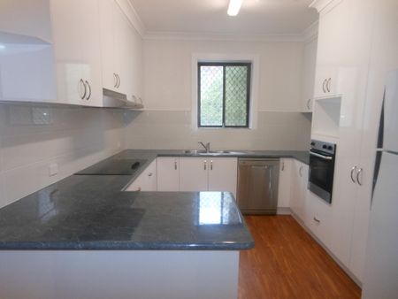 CHARMING HOUSE CLOSE TO TOWN - Photo 4