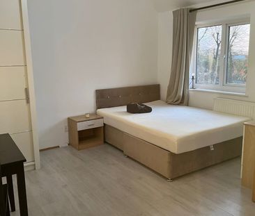 Studio Flat, North Circular Road, NW10 - Photo 3