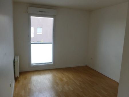 APPARTEMENT 2P - 56.80 M² AVEC BALCON - VITRY-SUR-SEINE - Photo 3