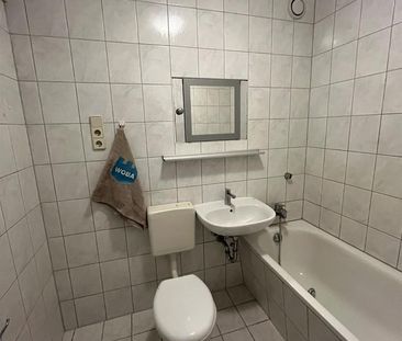 schöne 4 Raum Wohnung im 1. OG - Photo 2
