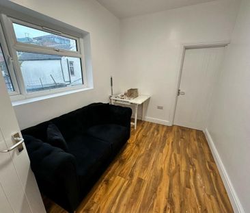 Room in a Shared Flat, Alfreton Road, NG7 - Photo 1