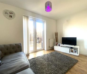 3 bedroom end of terrace house to rent - Photo 1