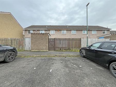 2 bedroom Terraced House to rent - Photo 3