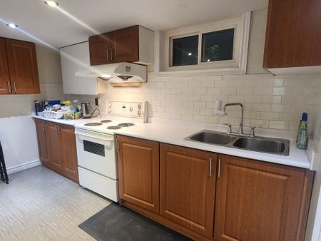 For Lease - 30 Yorkshire Road Unit# Basement, Toronto, Ontario - Photo 4