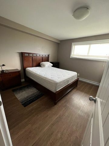 Lexington Manor Furnished - Photo 2