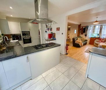 3 bedroom semi-detached house to rent - Photo 6