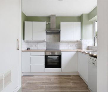 3 bedroom semi-detached house to rent - Photo 6