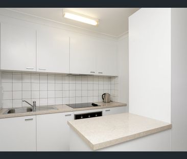 Renovated Apartment Moments From Dee Why Beach - Photo 5