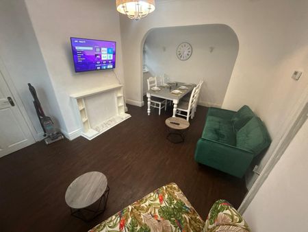 4 Bed Semi-Detached House, Cambridge Road, M9 - Photo 2