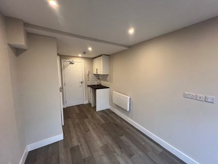 Horley 1 bedroom house share to rent - Photo 3