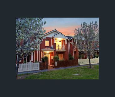 STYLISH FAMILY HOME! - Photo 6