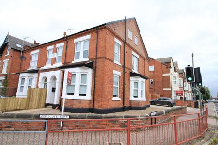 2 bedroom coach house to rent - Photo 2