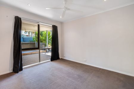 BEAUTIFUL FAMILY HOME WITH A DECK!! - Photo 3