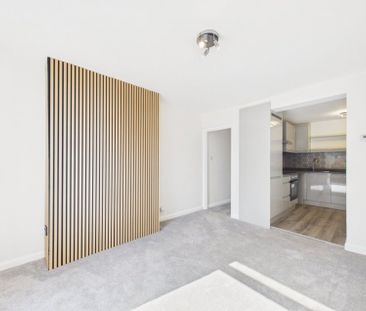 Priory Avenue, High Wycombe, Buckinghamshire,HP13 - Photo 2