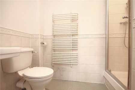 Ferry Lane, Wraysbury, Staines-upon-Thames, Berkshire, TW19 6HG - Photo 5