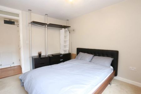 Denmark Place – Room 1 - Photo 3
