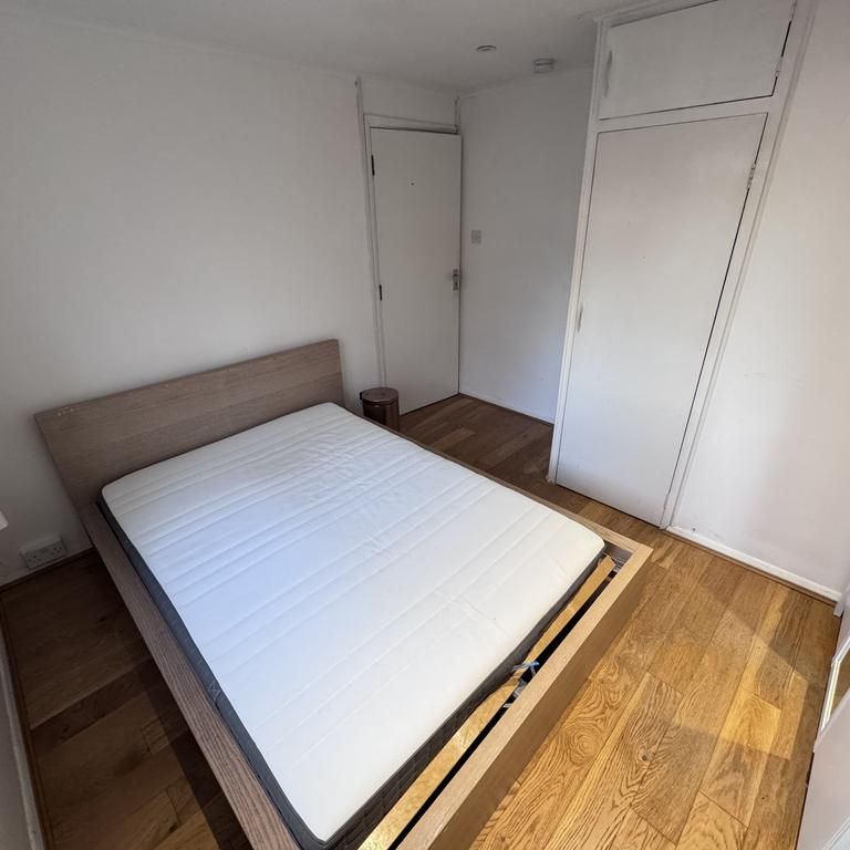 1 bedroom in a house share to rent - Photo 1