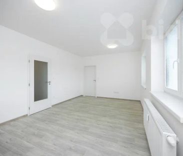 Prostorný byt 2+kk v novostavbě - balkon, sklep a centrum na dosah,... - Фото 5