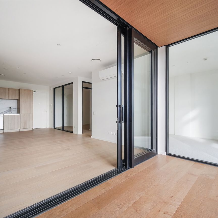 Stylish Living in the Heart of Takapuna - Photo 1