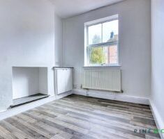 1 BEDROOM Apartment - Ground Floor - Photo 4