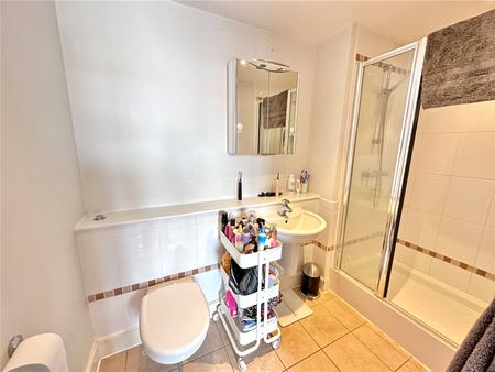 2 bedroom apartment to rent The Canalside, Gunwharf Quays, Portsmouth, Hampshire, PO1 - Photo 5