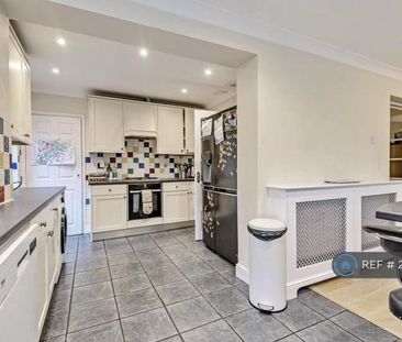 1 bedroom in a house share to rent - Photo 4