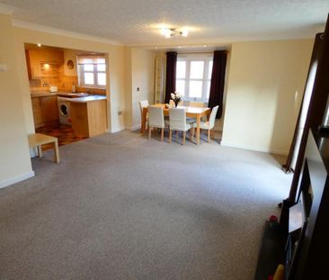 2 bedroom flat to rent - Photo 2