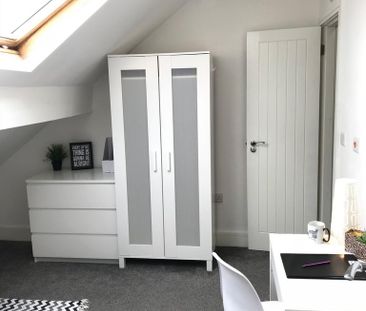 1 bedroom in a house share to rent - Photo 2