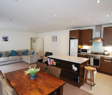 Sutcliffe House - Photo 2