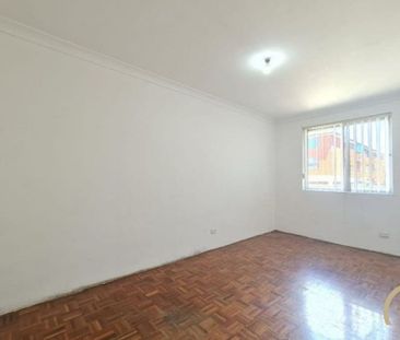 Ground Floor, 2 Bedroom Unit in the Heart of Fairfield! - Photo 6