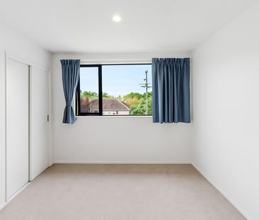 Townhouse in a convenient location! - Photo 2