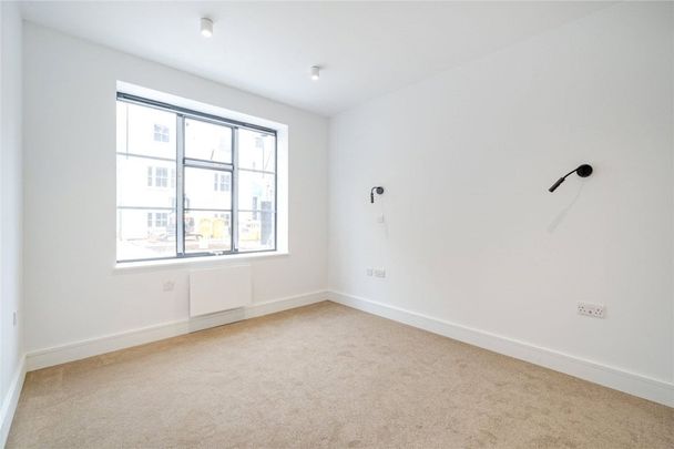 Mitcham Lane - Photo 1