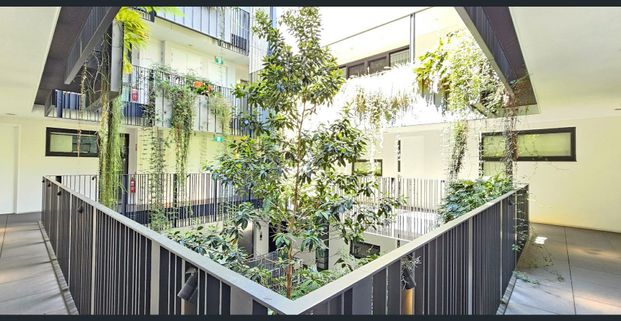 Stunning Designer Home in Fantastic, Convenient Location - Photo 1