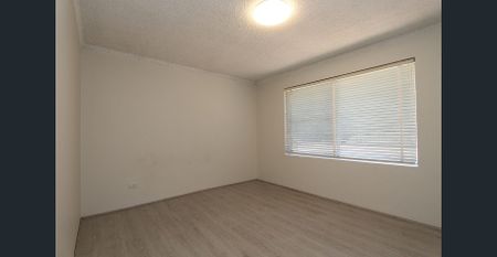 Top Floor Two Bedroom Unit in an Ultra Convenient Location!! - Photo 2