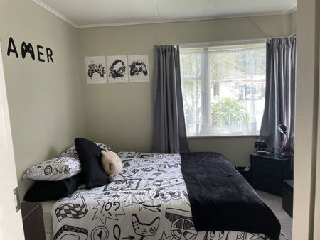 Wainuiomata Living - Photo 2