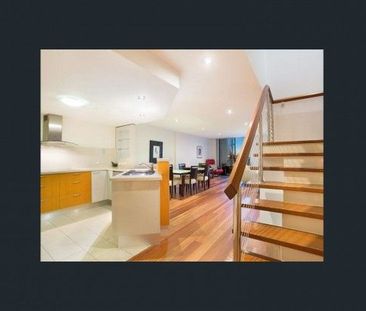 Rare SUB penthouse 3 bedrooms 3 bathrooms 2 carparks 360 degree view pet friendly aparment - Photo 4