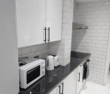 2 Bed Terraced House, Hanwell Street, L6 - Photo 5