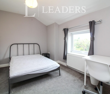 4 bedroom terraced house to rent - Photo 3