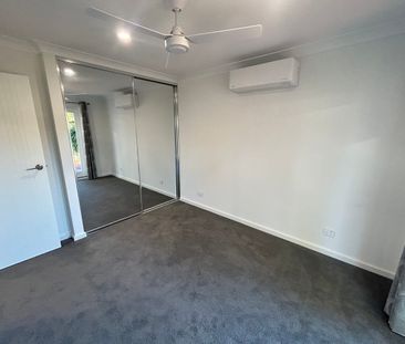 SOLAR - TWO SPLIT SYSTEMS & EVAP - IDEAL LOCATION - Photo 2