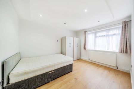 3 bedroom flat to rent - Photo 2