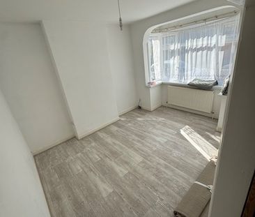 2 Bed Maisonette, Rothesay Avenue, SW20 - Photo 1