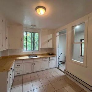 5½ rénové à Montréal-Est - 3 chambres - 1 365 $/mois - Photo 2
