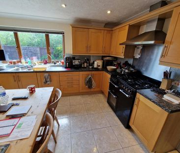 4 bedroom detached house to rent - Photo 6