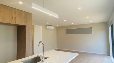 Value packed, 4 bedroom family home with garage! - Photo 5