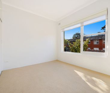 Sunny & Bright 1 Bedroom Security Apartment with Car Space - Photo 3